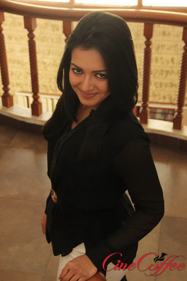 catherine tresa latest stills (7)