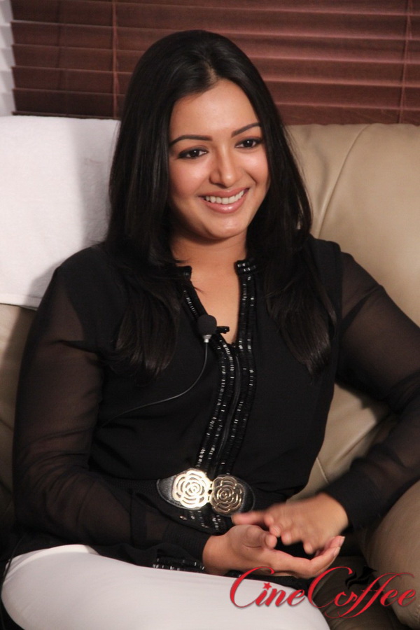 catherine tresa latest stills (9)