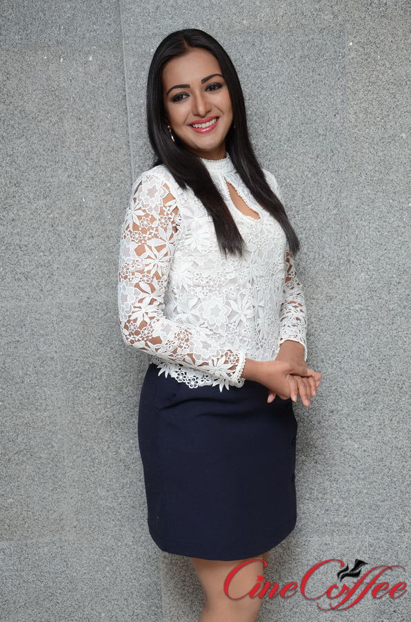 Catherine Tresa Latest Stills (9)