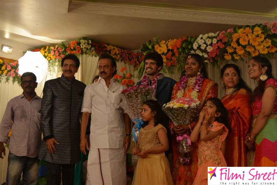 Actor Nizhalgal Ravie Son Wedding Reception Photos (20)