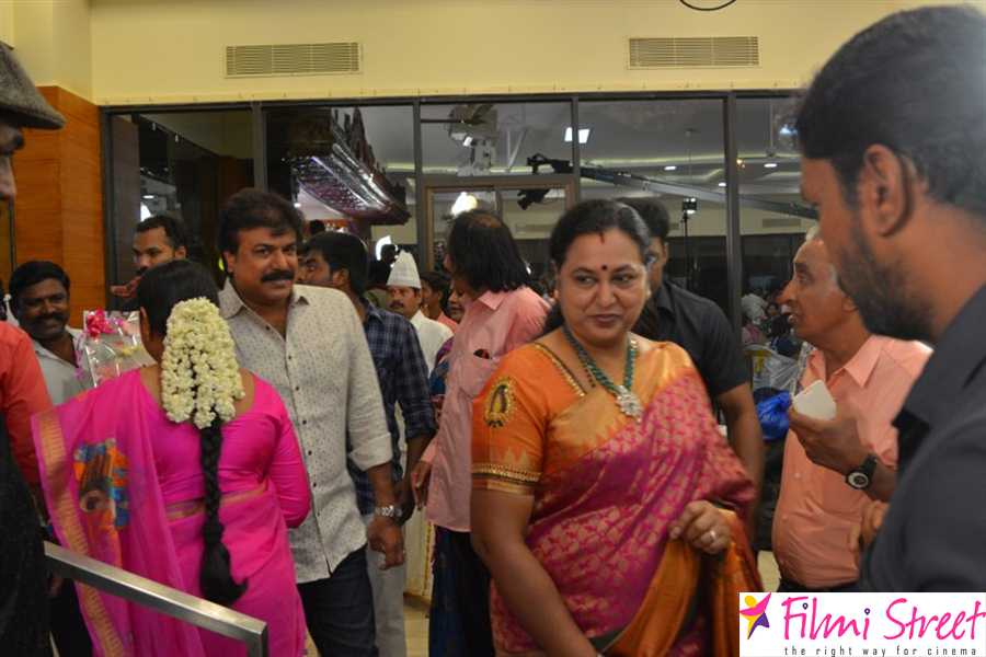 Actor Nizhalgal Ravie Son Wedding Reception Photos (9)