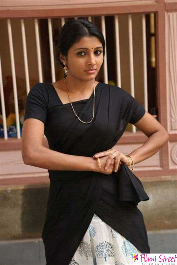 Actress Adhiti new stills (2)