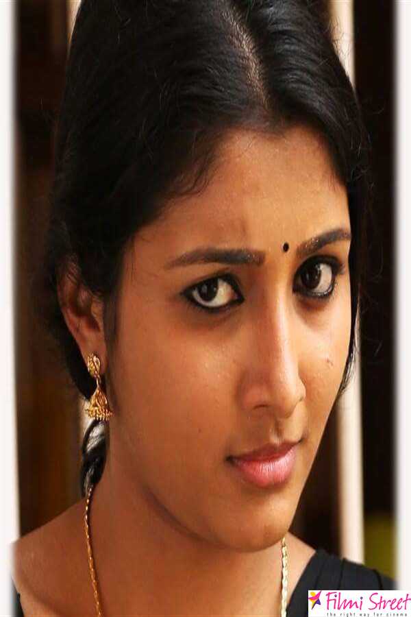 Actress Adhiti new stills (3)