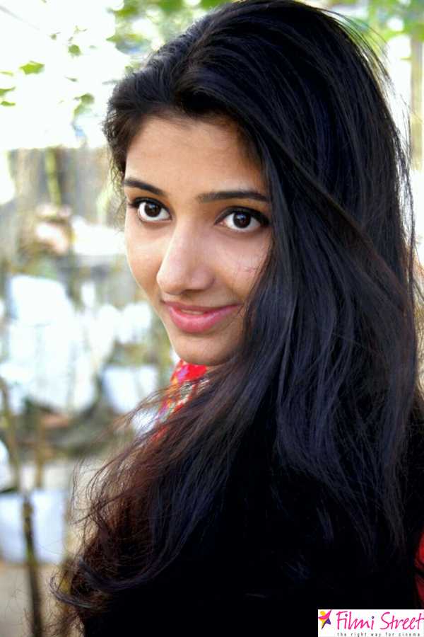 Actress Adhiti new stills (9)