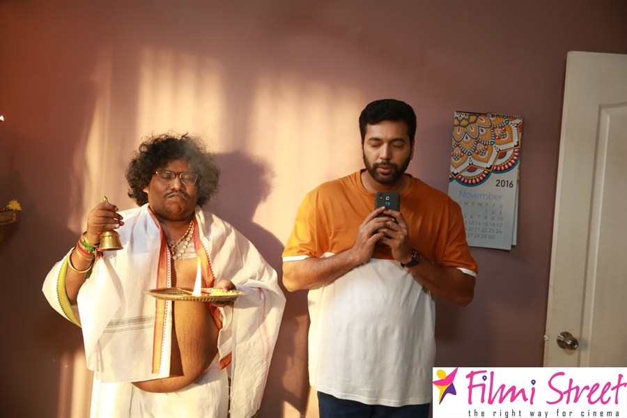Comali Movie Stills