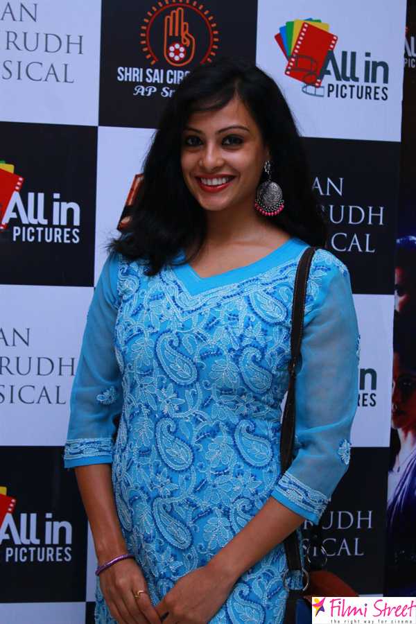 Rum celebrity show images (6)