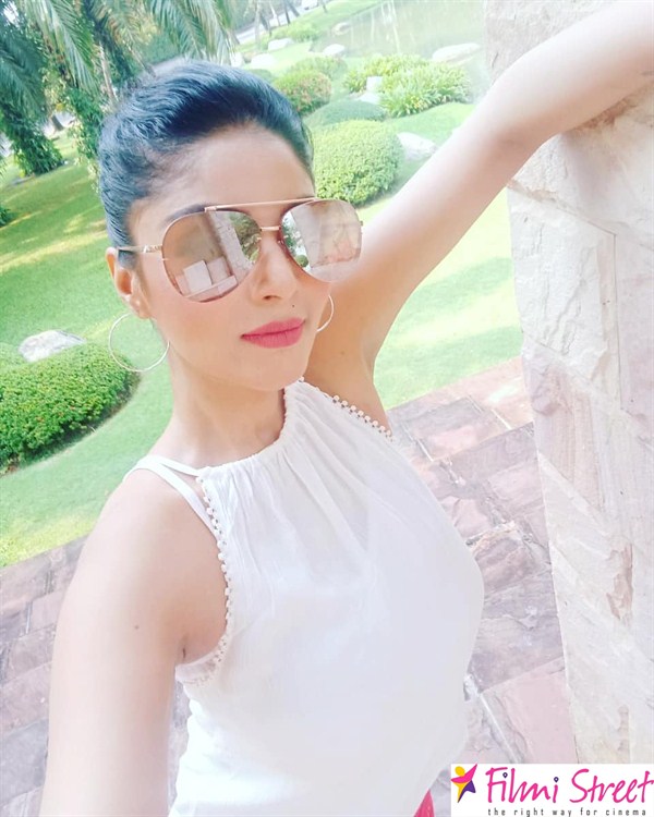 Sanam Shetty bikini images (3)