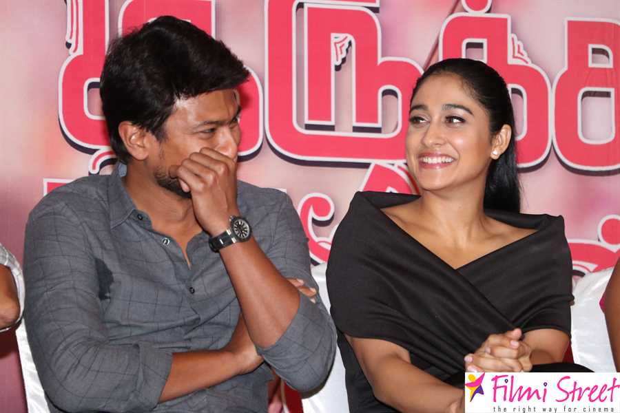 Saravanan Irukka Bayamaen Press Meet Photos (40)