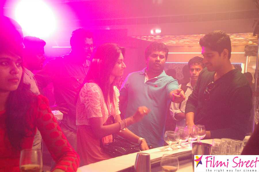 Vizhithiru movie stills (2)