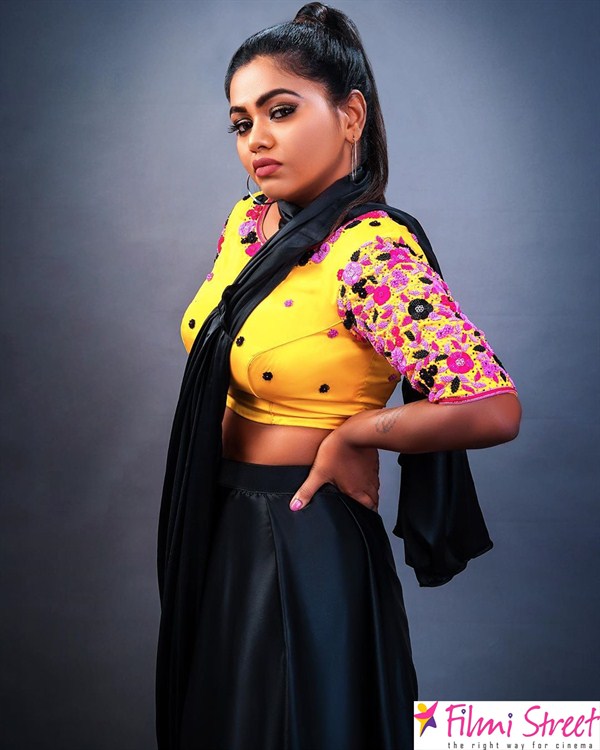 Shalu Shamu hot photos and latest stills on instagram
